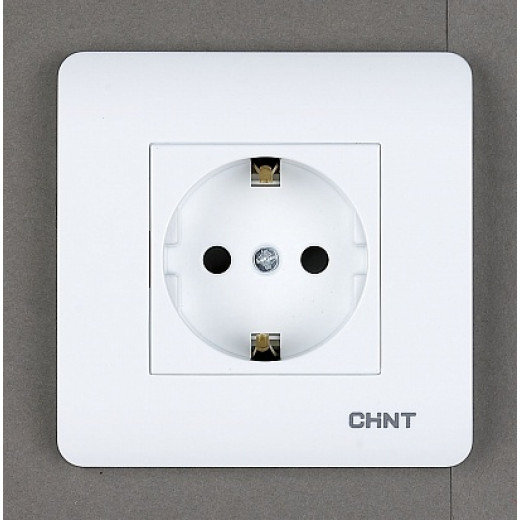 Розетка с заземляющим контактом 16А 250В