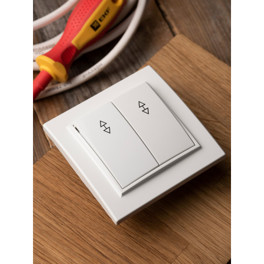 Выключатель 2-кл. СП проходной 10А белый Минск EKF Basic