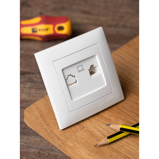 Валенсия розетка компьютерная RJ-45 1-местная белая EKF PROxima