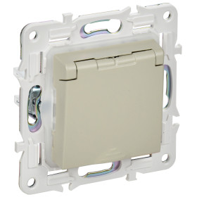 IEK SKANDY Бежевый Розетка с/з с защитными шторками и крышкой 16А IP44 SK-R11B