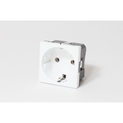 Розетка электрическая 2К+З со шторками, с безвинтовым зажимом (белый)