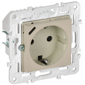 IEK SKANDY Бежевый Розетка с/з с защитными шторками 16А с USB C 18Вт SK-R17B