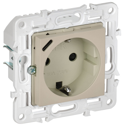 SKANDY Роз. с з/к/ш 16А с USB C 18Вт SK-R17B беж. IEK