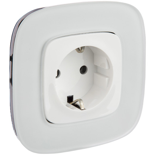 Valena ALLURE.Силовая розетка 2К+З 16А 250В с лицевой панелью.Безвинтовые зажимы.Белая