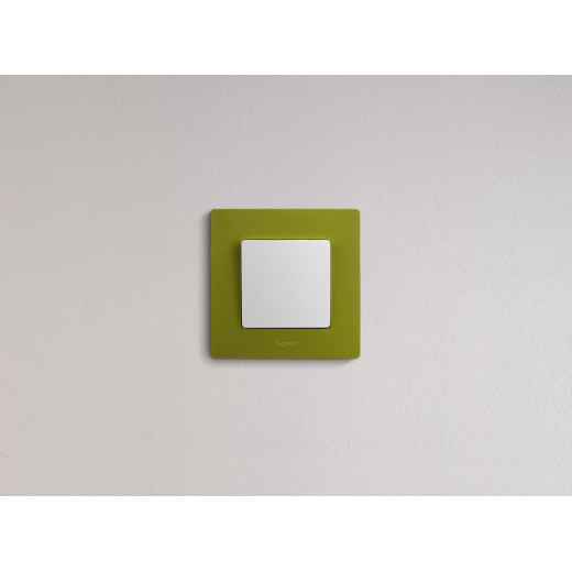 Выключатель одноклавишный - Legrand Etika - 10А 250В безвинтовые зажимы - белый