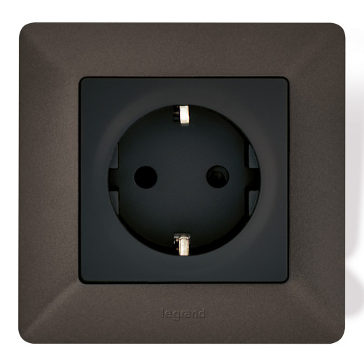 Valena LIFE. Силовая розетка 2К+З 16А 250В с защитными шторками. Безвинтовые зажимы. С лицевой панелью. Антрацит.