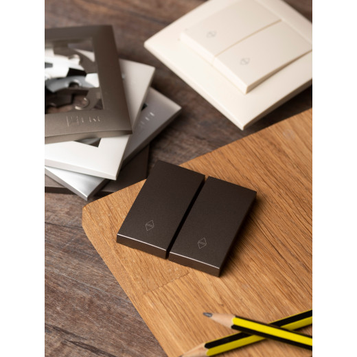 Валенсия лицевая панель выключателя 2-кл. проходного 10А графит EKF PROxima