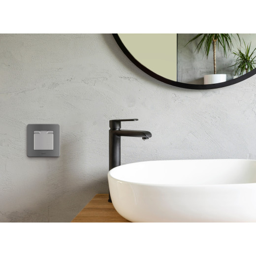 Розетка с заземлением IP44 - Legrand/Daccord Inspiria - со шторками с защитной крышкой 16А 250В винтовые зажимы - алюминий