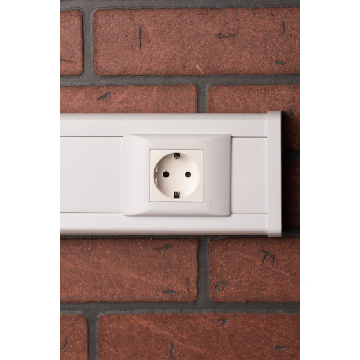 Розетка 45x45 с заземлением, с защ. шторками, 90 градусов, белая EKF