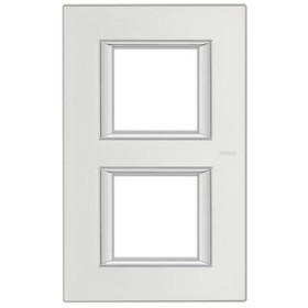 BT Axolute Жемчужное Серебро Рамка 2+2 мод прямоугольная (надпись вертикально).