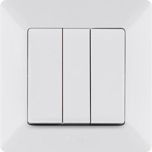 Valena LIFE.Выключатель трехклавишный 10АХ 250В с лицевой панелью.Винтовые зажимы.Белый