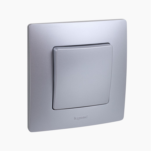 Переключатель перекрёстный одноклавишный - Legrand Etika - 10АХ 250В винтовые зажимы - алюминий