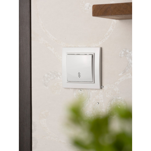 Минск Выключатель 1-клавишный СП проходной, 10А, белый EKF Basic