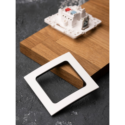 Стокгольм Рамка 1-местная белая с линией цвета черный EKF PROxima