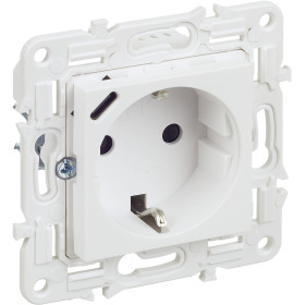 IEK SKANDY Арктический белый Розетка с/з с защитными шторками 16А с USB C 18Вт SK-R17W