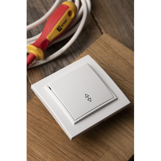 Минск Выключатель 1-клавишный СП проходной, 10А, белый EKF Basic