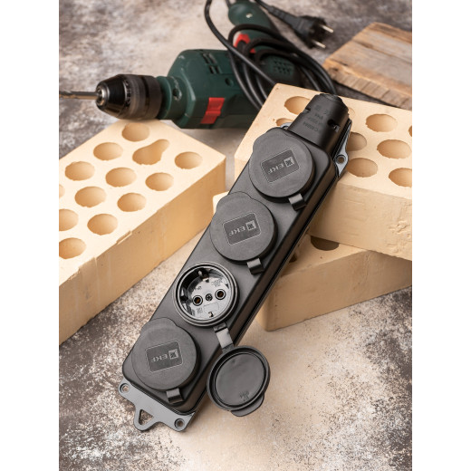 Розетка (колодка) четырехместная с защит. крышками каучуковая 230В 2P+PE 16A IP44 EKF Марс