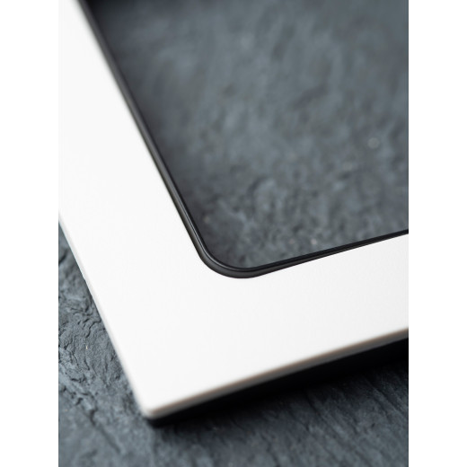 Стокгольм Рамка 1-местная белая с линией цвета черный EKF PROxima