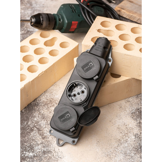 Розетка (колодка) трехместная с защит. крышками каучуковая 230В 2P+PE 16A IP44 EKF Марс