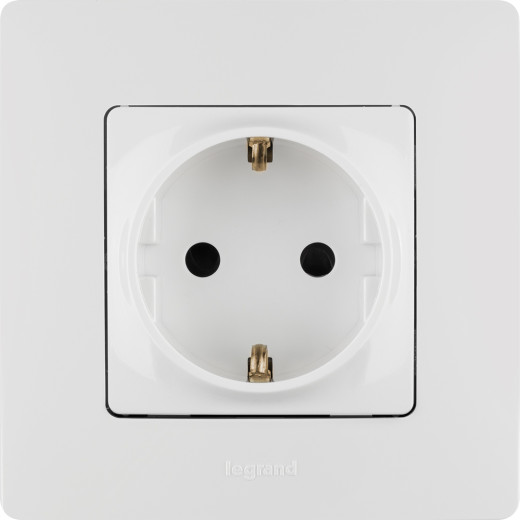 Розетка с заземлением - Legrand Etika - со шторками 16А 250В винтовые зажимы - белый
