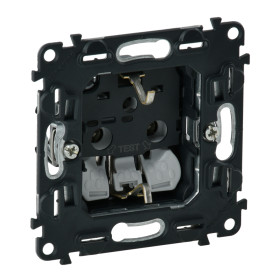 Legrand Valena Мех IN'MATIC Розетка с/з, безвинт.зажим.
