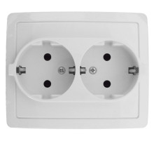 Simon 15 Белая Розетка двойная с заземлением 2*2Р+Е без шторок, винт.зажим,16А, 250В