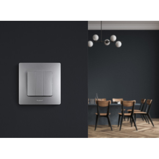 Выключатель трёхклавишный - Legrand Etika - 10А 250В винтовые зажимы - алюминий