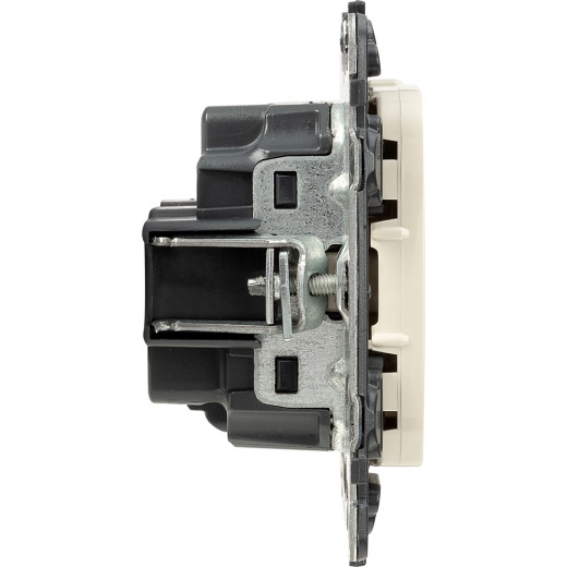 Valena ALLURE.Силовая розетка 2К+З 16А 250В с защитными шторками.Безвинтовые зажимы.С лицевой панелью.Слоновая кость