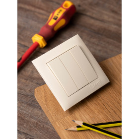 EKF PROxima Валенсия выключатель 3-кл. 10А кремовый.