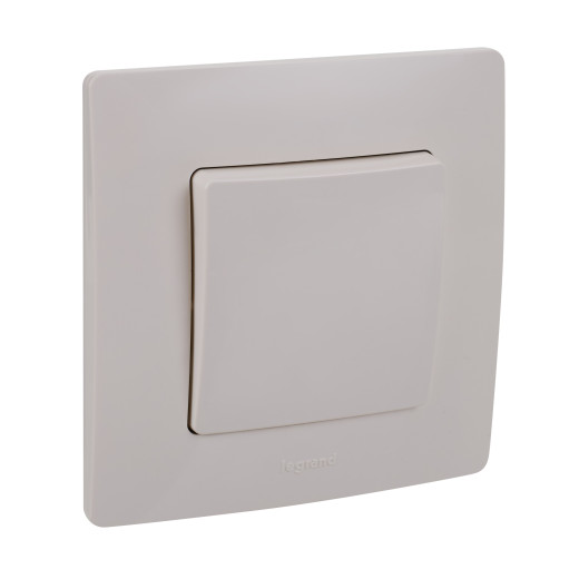 Переключатель перекрёстный одноклавишный - Legrand Etika - 10АХ 250В винтовые зажимы - слоновая кость