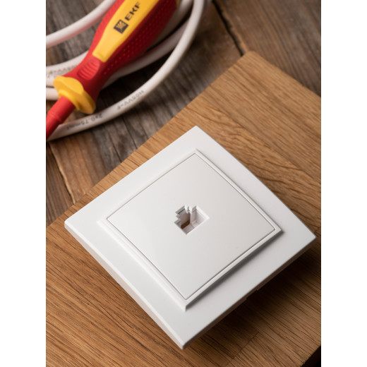 Минск Розетка RJ-45 1-местная СП белая EKF Basic