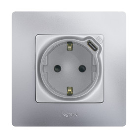 Legrand Etika Алюминий  Розетка с/з со шт. 16А 250В с USB тип C 1500мА 7,5Вт безвинтовые зажимы.