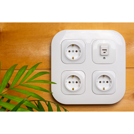 Розетка телефонная RJ11 - Legrand Quteo - IP20 накладной монтаж - белый