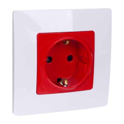 Розетка с заземлением - Legrand Etika - со шторками 16А 250В винтовые зажимы - красный