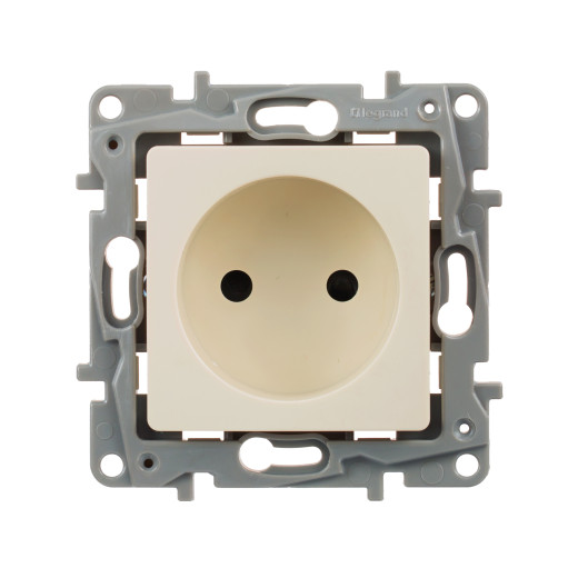 Розетка без заземления - Legrand Etika - со шторками 16А 250В винтовые зажимы - слоновая кость