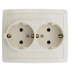 Simon 15 Бежевая Розетка 2-ая с/з, с защитными шторками,винт.зажим,16А, 250В