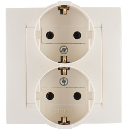 Simon 15 Бежевый Розетка 2-я с/з литая (в сборе с рамкой)