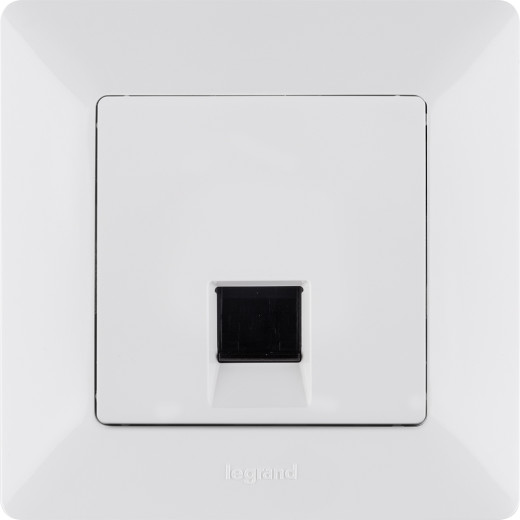 Valena LIFE.Информационная розетка одиночная RJ45 Кат.5е UTP.С лицевой панелью.Белая