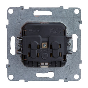 Legrand/Daccord SUNO Белый Розетка 2К+З 16А 250В с защитными шторками. Винтовые зажимы.  .