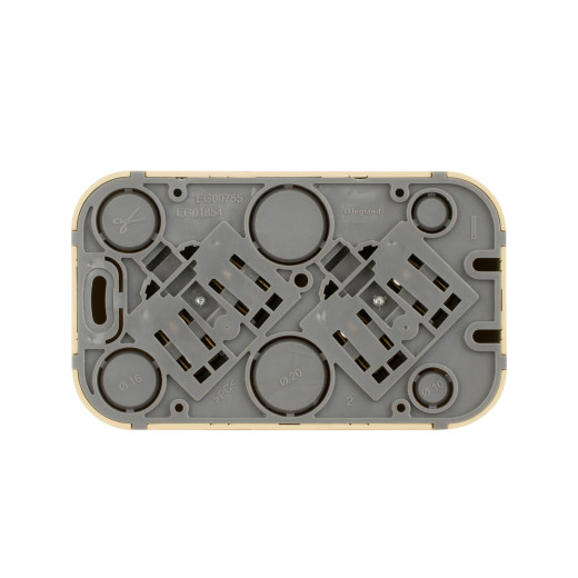 Розеточный блок двойной с заземлением - Legrand Quteo - с предварительным подключением без шторок IP20 16А 250В винтовые зажимы накладной монтаж - дерево