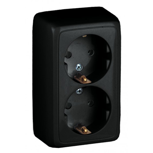 РА16-153-08 Розетка открытой установки, двухместная, с заземляющим контактом, с изолирующей пластиной, цвет черный