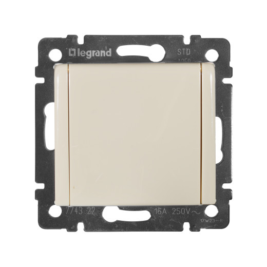 Розетка с заземлением - Legrand Valena - со шторками с защитной крышкой 16А 250В винтовые зажимы - слоновая кость