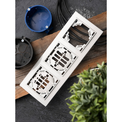 Минск Рамка 3-местная горизонтальная белая EKF Basic