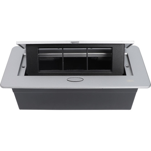 PRIMER Блок розеточный с выдвиж. крышкой 6 мод. сереб. IEK