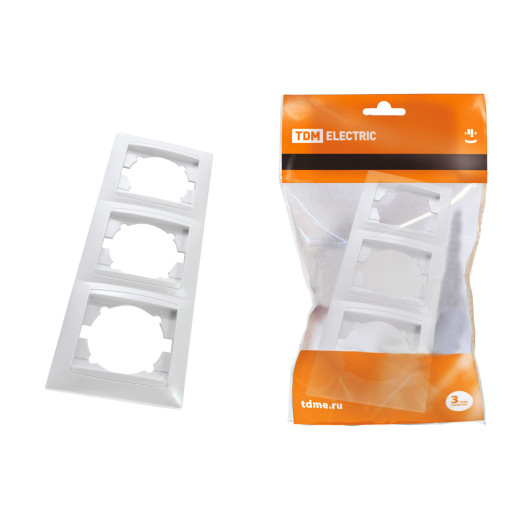 Рамка 3-х постовая вертикальная белая 