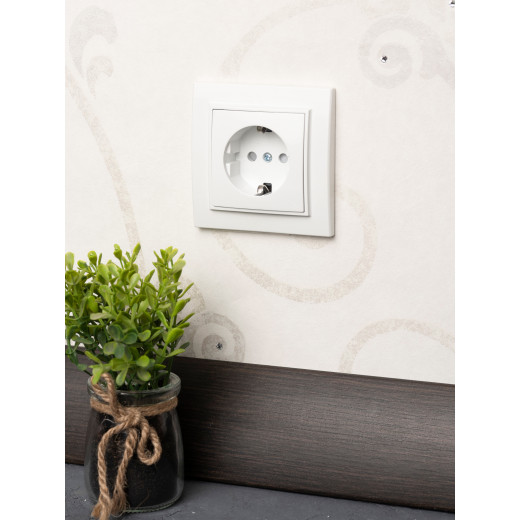 Минск Розетка 1-местная СП с заземлением 16А белая с защ. штор. EKF Basic