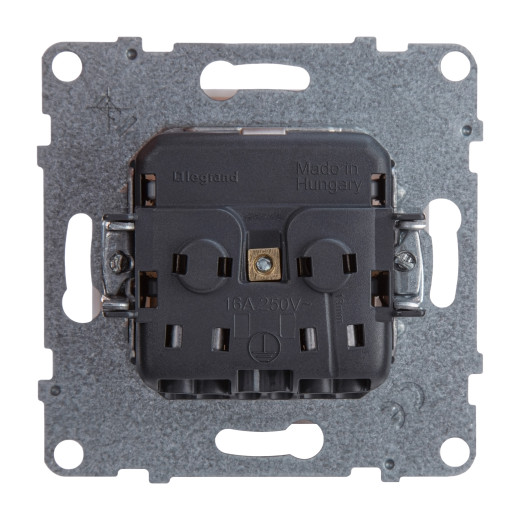 SUNO. Силовая розетка 2К+З 16А 250В с защитными шторками.Безвинтовые зажимы. Цвет 