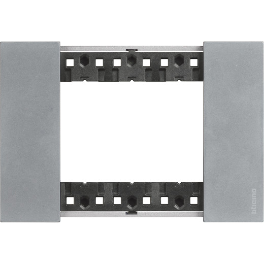 LIVING NOW. Декоративная рамка 3 модуля.Цвет 