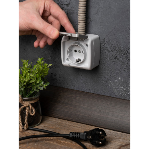 Мурманск Розетка 1-местная 16А с заземлением с крышкой IP54 серый с защитными шторками EKF