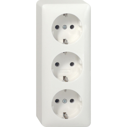 Тройная розетка с з/к IP20